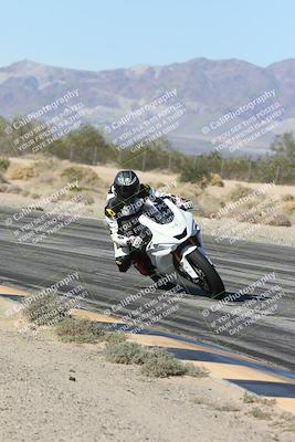 media/Dec-04-2025-Racers Edge (Thu) [[5ebc9f124d]]/3-B Group/3-Session 2 (Turn 7 Inside)/